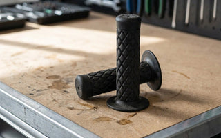 Come montare le manopole moto (guida completa) - cafetwin