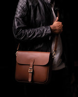 Bolsa Lateral "Classic" Trip Machine - Conhaque - cafetwin