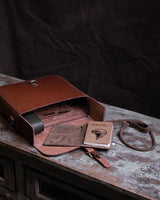 Bolsa Lateral "Classic" Trip Machine - Conhaque - cafetwin