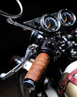 Poignées de moto marron perforées Trip Machine - cafetwin