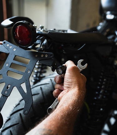 Portatarga Corto Cafe Twin per Royal Enfield HNTR 350 - cafetwin